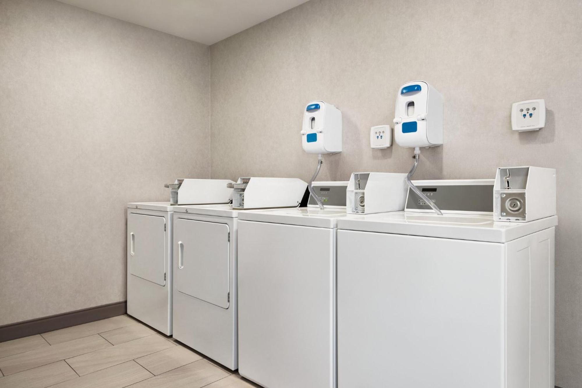 Holiday Inn Express Syracuse Airport By Ihg North Syracuse Ngoại thất bức ảnh